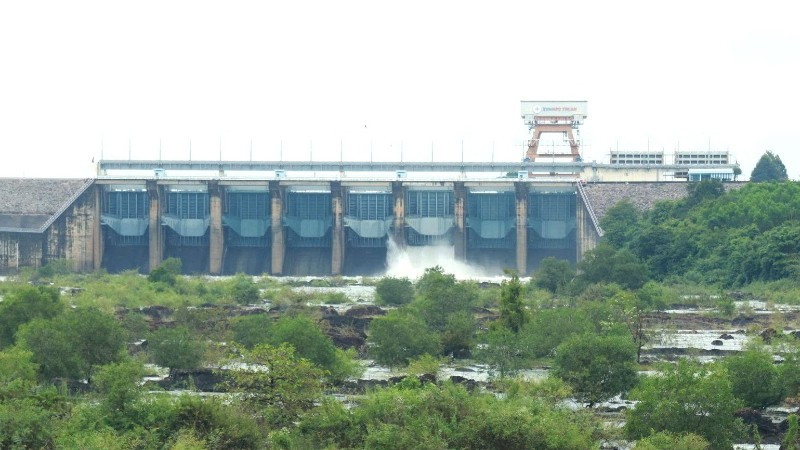 Từ 14 giờ ngày 8/12 Thủy điện Trị An tiến hành xả nước 1 cửa để điều tiết hồ chứa.