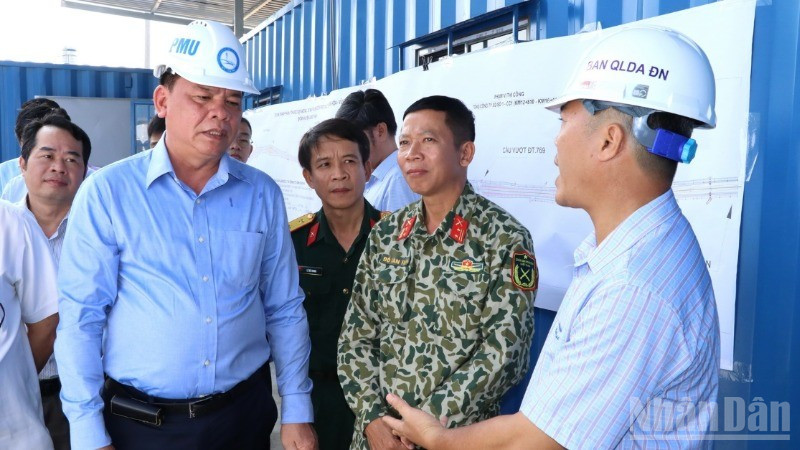 Chủ tịch Ủy ban nhân dân tỉnh Đồng Nai Võ Tấn Đức kiểm tra, đốc thúc đẩy nhanh tiến độ dự án xây dựng cao tốc Biên Hòa-Vũng Tàu, đoạn qua phường Phước Tân.