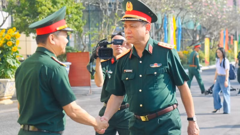 Thứ trưởng Quốc phòng Nguyễn Trường Thắng cùng lãnh đạo Bộ Chỉ huy Quân sự tỉnh Đồng Nai.