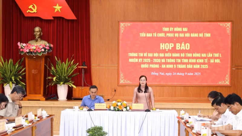 Quang cảnh buổi họp báo.