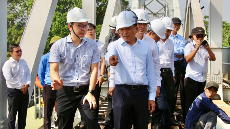 Lãnh đạo Bộ Xây dựng và Ủy ban nhân dân tỉnh Đồng Nai kiểm tra hiện trường, chỉ đạo khắc phục sự cố.