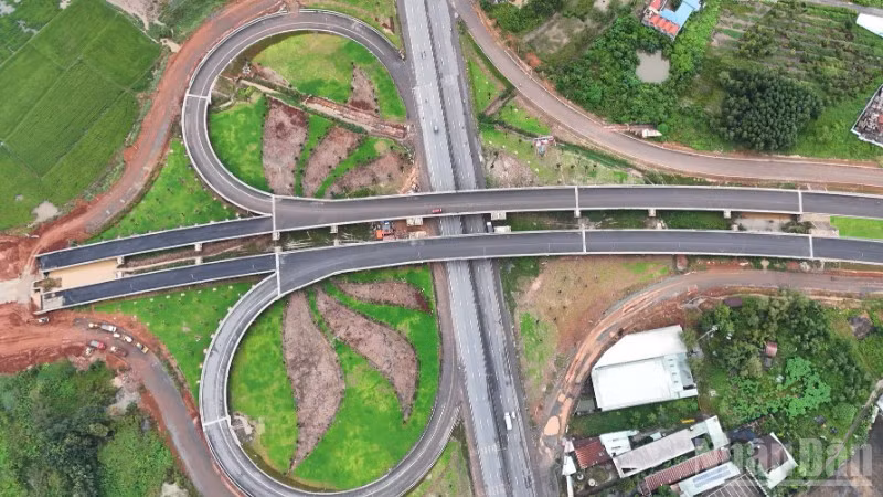 Nút giao kết nối giữa Quốc lộ 51 với đường T1 sân bay Long Thành.