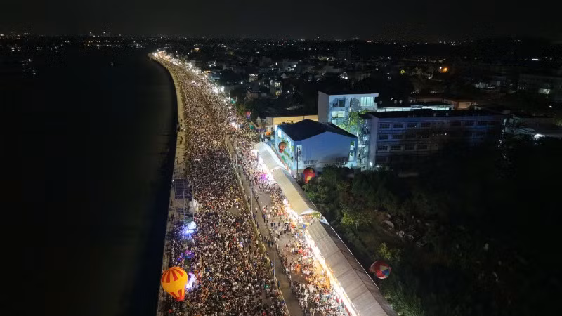 Sự kiện được tổ chức ở tuyến đường ven sông Đồng Nai thu hút hàng chục nghìn người tham gia.