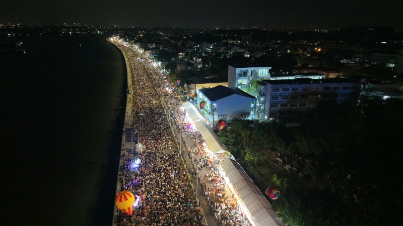 Sự kiện được tổ chức ở tuyến đường ven sông Đồng Nai thu hút hàng chục nghìn người tham gia.