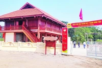 Nhà văn hóa xóm Bản Đông, xã Hợp Thành được xây dựng với kiến trúc của dân tộc Tày đã khơi dậy các hoạt động văn hóa truyền thống ở địa phương.