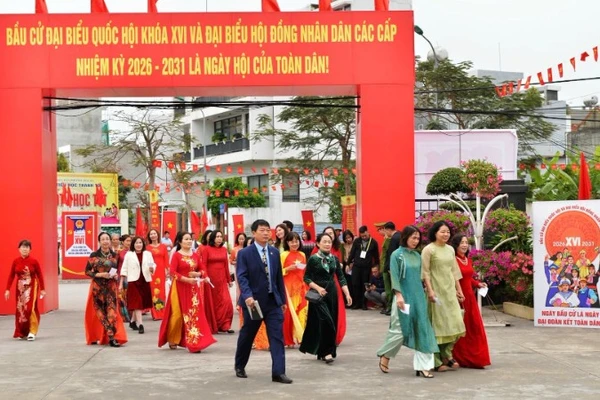 Cử tri Hải Phòng trong ngày hội non sông.