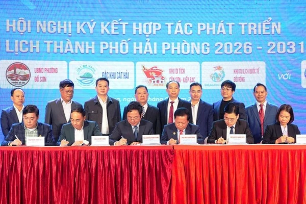 Các đại biểu ký kết hợp tác phát triển du lịch Hải Phòng giai đoạn 2026-2031.