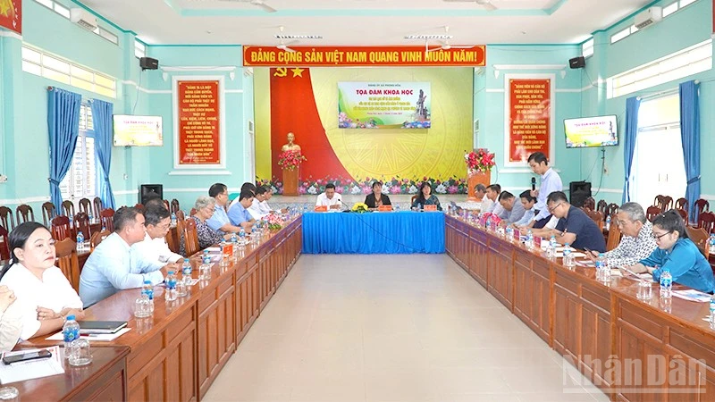 Quang cảnh buổi tọa đàm.