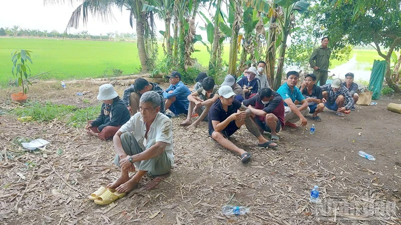 Các đối tượng tham gia đá gà.