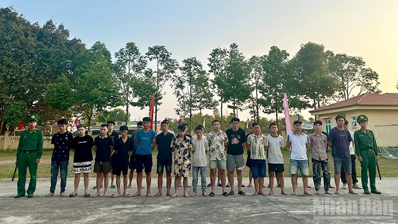 Các đối tượng tại Đồn Biên phòng cửa khẩu quốc tế Dinh Bà.