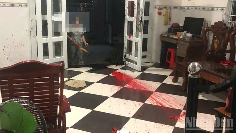 Một ngôi nhà bị các đối tượng tạt nước sơn.