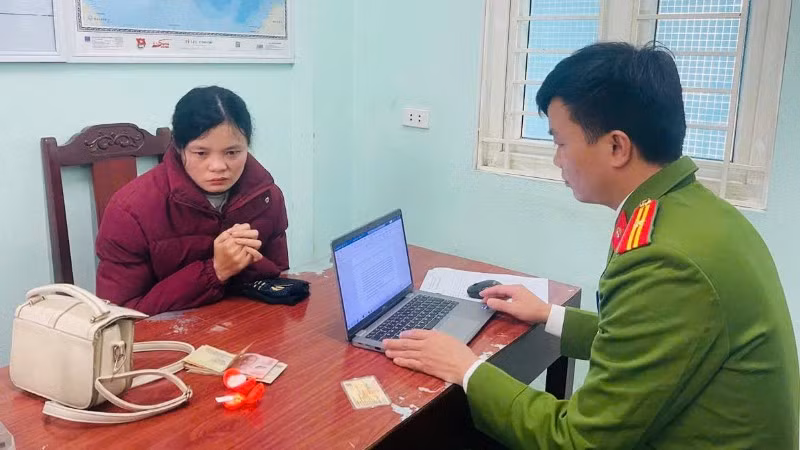 Đối tượng Vi Thị Chuyên tại cơ quan Công an.