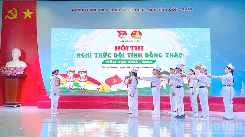 Thí sinh tham gia phần thi thực hành nghi thức Đội.