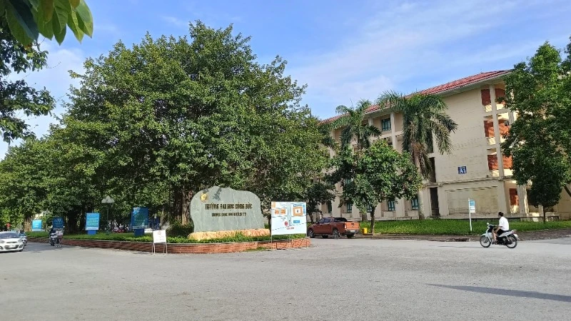 Tổ chức lại Trường đại học Hồng Đức trên cơ sở sáp nhập Trường đại học Văn hóa, Thể Thao và Du lịch.