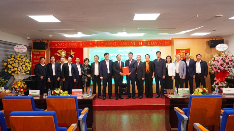 Toàn cảnh lễ ký kết.