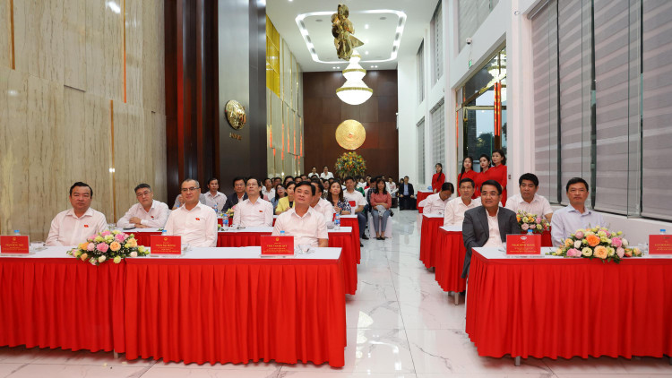 Đoàn đến thăm và làm việc với Công ty cổ phần Kỹ thuật Công nghiệp Á Châu.