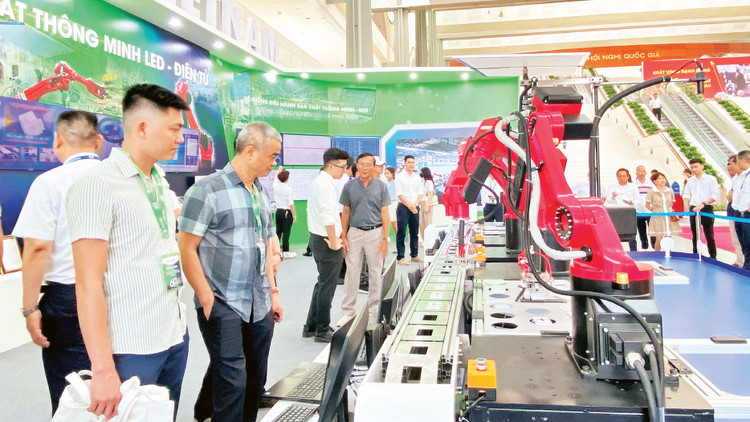 Mô hình nhà máy sản xuất thông minh của Công ty cổ phần Bóng đèn, Phích nước Rạng Đông. 