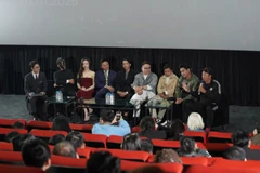 Đoàn làm phim chia sẻ về quá trình ghi hình trong buổi giới thiệu tác phẩm diễn ra vào ngày 10/1 tại Hà Nội vừa qua. (Ảnh: BTC)