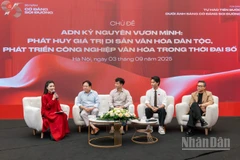 Tọa đàm "ADN Kỷ nguyên vươn mình: Phát huy giá trị di sản văn hóa dân tộc, phát triển công nghiệp văn hóa trong thời đại số" diễn ra sôi nổi trong khuôn khổ Triển lãm “95 năm Cờ Đảng soi đường”.
