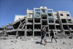Tòa nhà tại Gaza bị phá hủy sau cuộc không kích của Israel. (Ảnh minh họa: THX/TTXVN)