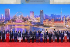 Tổng Bí thư, Chủ tịch nước Trung Quốc Tập Cận Bình và Thủ tướng Phạm Minh Chính cùng các trưởng đoàn tham dự SCO 2025. (Ảnh: TTXVN)