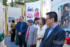 Triển lãm Hành động vì Cộng đồng 2025 diễn ra tại khuôn viên Báo Nhân Dân. (Ảnh: THỦY NGUYÊN)