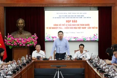 Tổng Biên tập Báo Văn Hóa Nguyễn Anh Vũ phát biểu tại buổi họp báo. (Ảnh: TRẦN HUẤN)