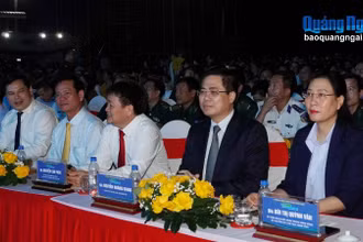 Các đại biểu tham dự chương trình.