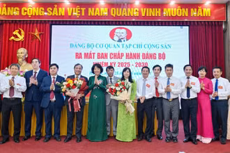Ban Chấp hành Đảng bộ cơ quan Tạp chí Cộng sản 2025-2030 ra mắt Đại hội. (Ảnh THỦY NGUYÊN)