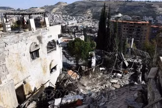 Hiện trường cuộc không kích của Israel xuống Damascus, Syria. (Ảnh: THX/TTXVN) 