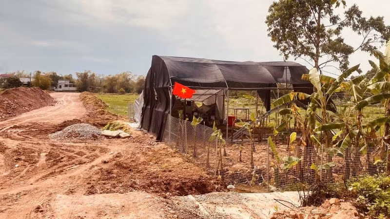 Xây dựng nhà khung sắt trái phép trên đất nông nghiệp tại xã Mỹ Thái, tỉnh Bắc Ninh.