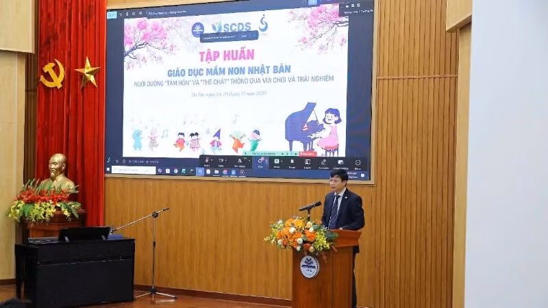 Phó Giáo sư, Tiến sĩ Nguyễn Văn Hiền, Bí thư Đảng ủy, Chủ tịch Hội đồng Trường đại học Sư phạm Hà Nội phát biểu tại chương trình.