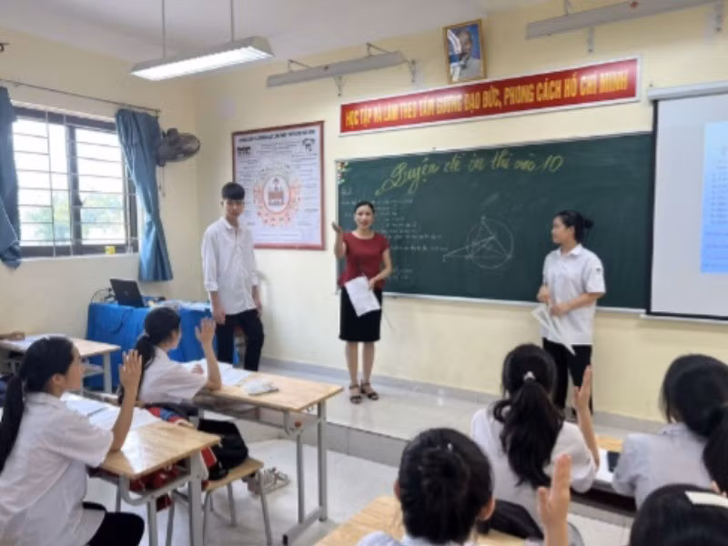 Giờ ôn thi của học sinh lớp 9 Trường THCS Tân Tiến, huyện Chương Mỹ. (Ảnh: QUÝ TÙNG)