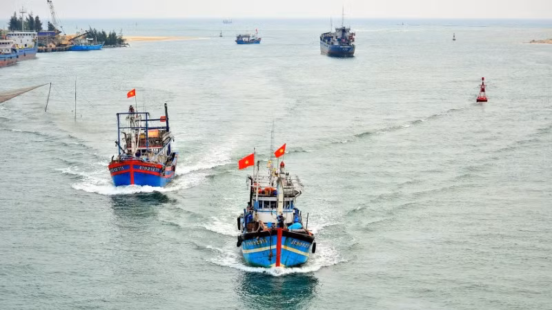 Ngư dân Quảng Trị vươn khơi bám biển, thực hiện nghiêm quy định chống khai thác IUU. (Ảnh TRẦN TUYỀN)