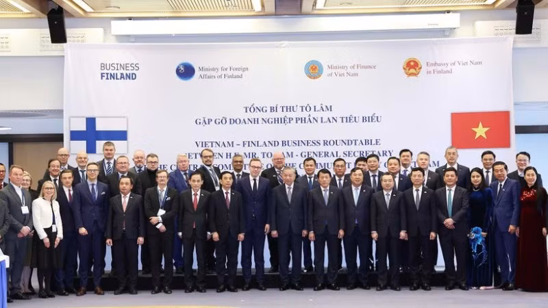 Tổng Bí thư Tô Lâm gặp một số doanh nghiệp tiêu biểu của Phần Lan tại thủ đô Helsinki, ngày 21/10/2025. (Ảnh: TTXVN)