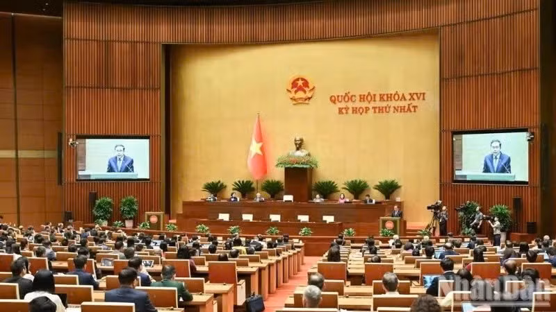 Quang cảnh phi&ecirc;n bế mạc Kỳ họp thứ nhất, Quốc hội kh&oacute;a XVI. (Ảnh: DUY LINH)