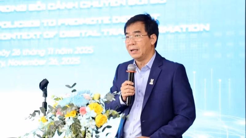 Tiến sĩ Lê Trường Sơn, Hiệu trưởng Trường đại học Luật Thành phố Hồ Chí Minh phát biểu tại hội thảo.