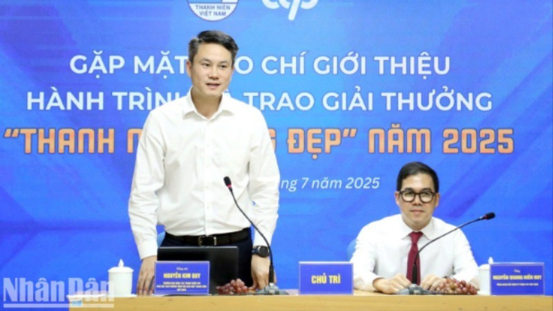Phó Chủ tịch Thường trực Hội Liên hiệp Thanh niên Việt Nam Nguyễn Kim Quy cùng đại diện các đơn vị liên quan đồng chủ trì chương trình gặp mặt báo chí.