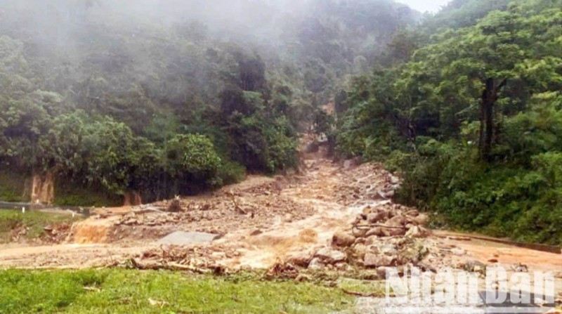 Điểm sạt lở tại km2, tỉnh lộ 177, địa phận xã Tân Lập, huyện Bắc Quang. 