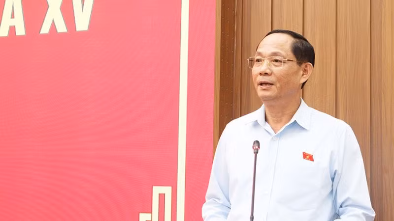 Phó Chủ tịch Quốc hội Trần Quang Phương phát biểu tại Hội nghị tiếp xúc cử tri phường Cẩm Thành, tỉnh Quảng Ngãi.