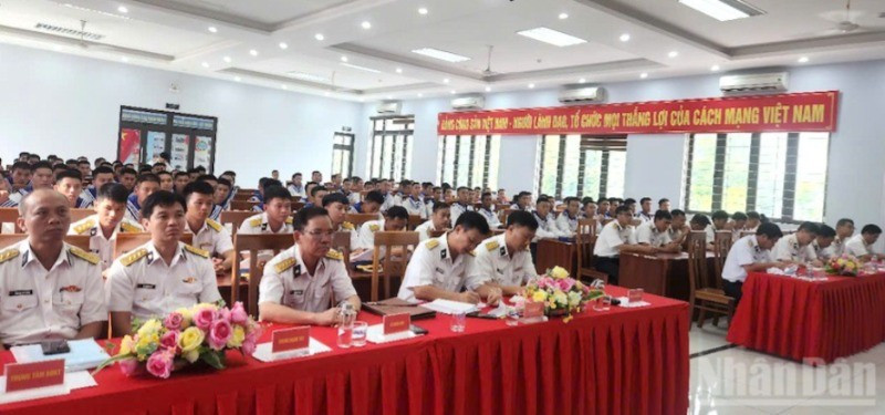 Gần 250 học viên đến từ Vùng 3 Hải quân và một số các đơn vị thuộc Quân chủng Hải quân tham gia khóa học. (Ảnh: ĐÌNH TĂNG)