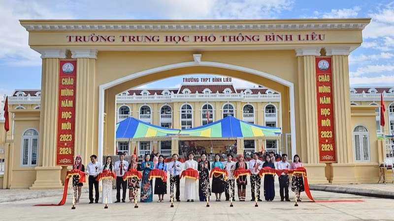 Trường trung học phổ thông Bình Liêu được đầu tư xây dựng khang trang, đồng bộ.