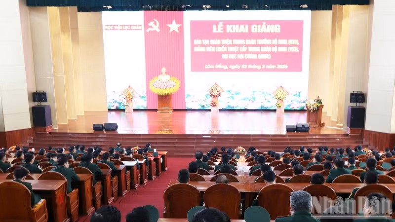 Quang cảnh lễ khai giảng.