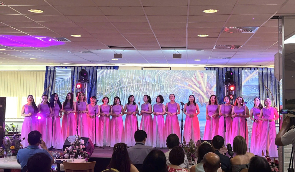 Tốp ca nữ với ca khúc “Phố biển” của nhạc sĩ Thanh Tùng. ba69cd1fb98b0ed5579a.jpg