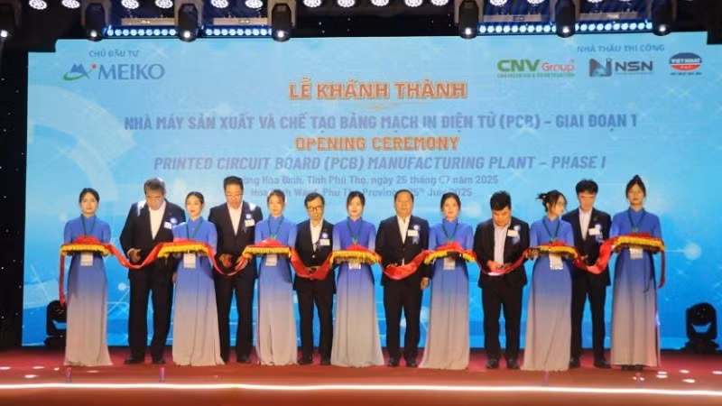 Lãnh đạo tỉnh Phú Thọ và Tập đoàn Meiko cắt băng khánh thành tại buổi lễ.