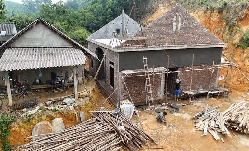 Nhờ chương trình xóa nhà tạm, nhà dột nát của tỉnh, gia đình ông Cao Văn Giang, xã Hùng Xuyên, huyện Đoan Hùng đã xây dựng được căn nhà khang trang.