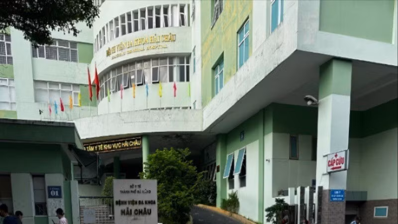 Đà Nẵng có văn bản hỏa tốc kiểm tra, chấn chỉnh tình trạng "cò mồi" khám chữa bệnh tại các cơ sở y tế, khám chữa bệnh trên toàn thành phố. Trong ảnh là Trung tâm y tế khu vực Hải Châu- nơi vừa có phản ảnh của công dân về việc bị "dụ dỗ" khám bệnh với giá cao. (Ảnh: ANH ĐÀO)