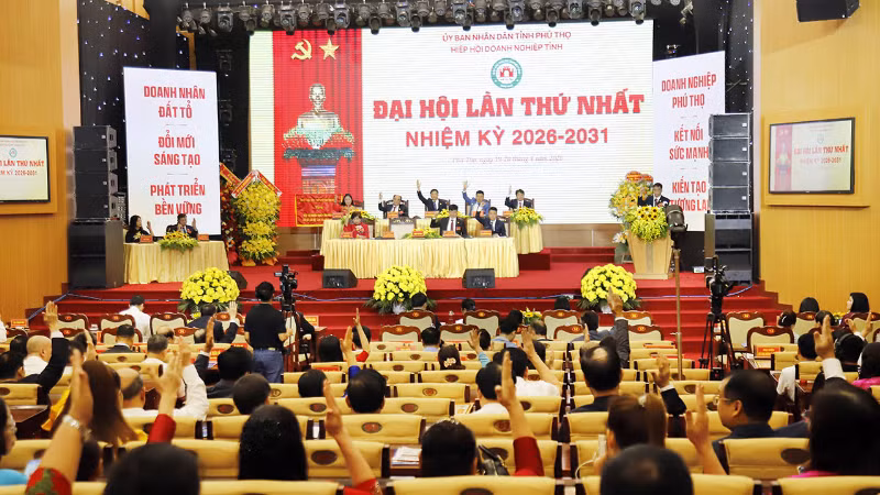 Biểu quyết thông qua Nghị quyết Đại hội.