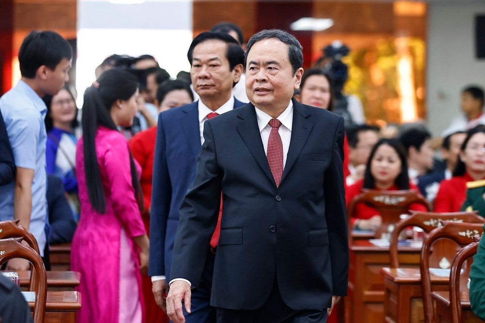 Chủ tịch Quốc hội Trần Thanh Mẫn dự Lễ Công bố Nghị quyết tại điểm cầu Cần Thơ. Ảnh: TTXVN vna-potal-chu-tich-quoc-hoi-du-le-cong-bo-nghi-quyet-sap-nhap-don-vi-hanh-chinh-cap-tinh-tai-thanh-pho-can-tho-8121799.jpg