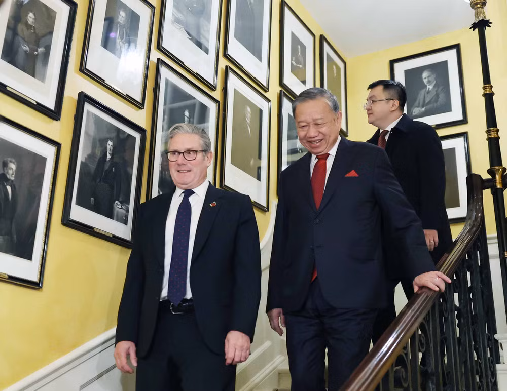 vna-potal-le-don-chinh-thuc-tong-bi-thu-to-lam-tham-chinh-thuc-lien-hiep-vuong-quoc-anh-va-bac-ireland-8373670.jpg